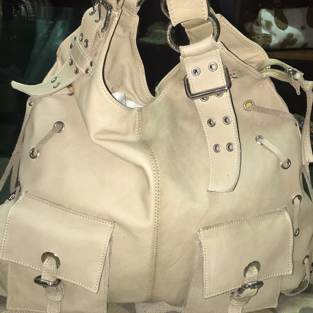 Tano soft leather shoulder bag